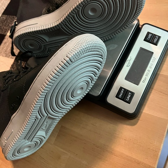 Nike outdoor green Woman’s AF 1 mid size 6.5 - Picture 3 of 5